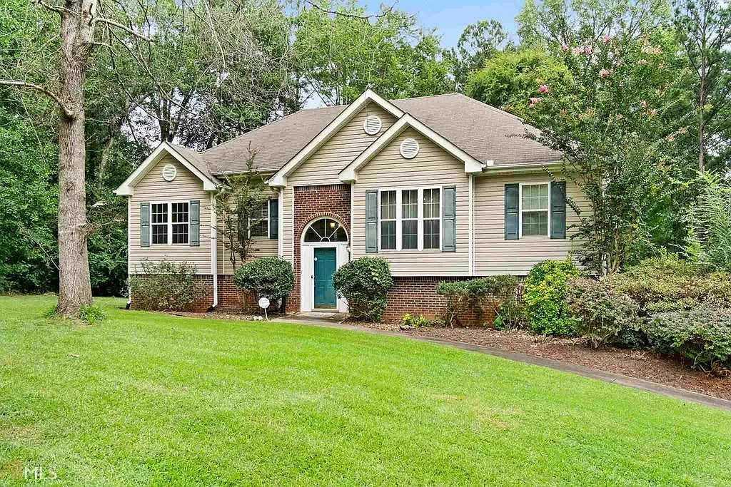 35 Walnut Cir exterior view