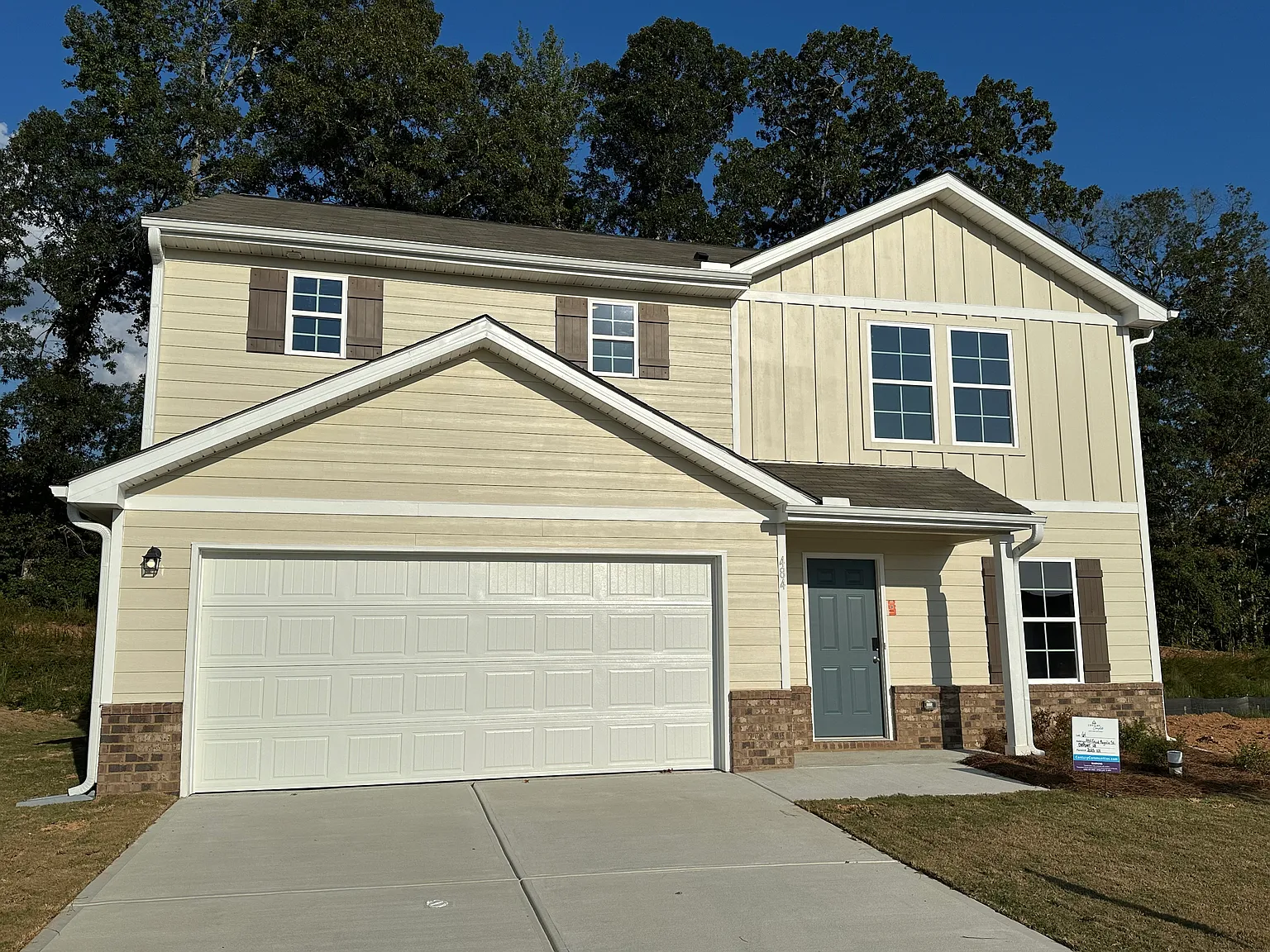 484 Grand Magnolia St exterior view