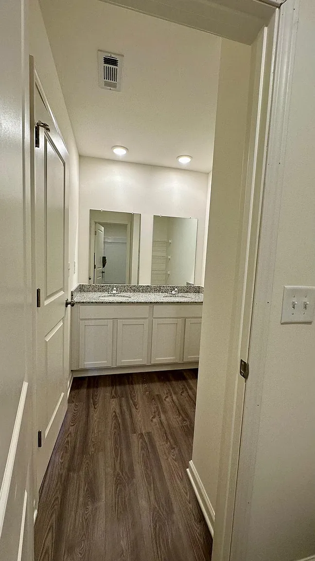 510 Liberty Hall Dr thumbnail 16