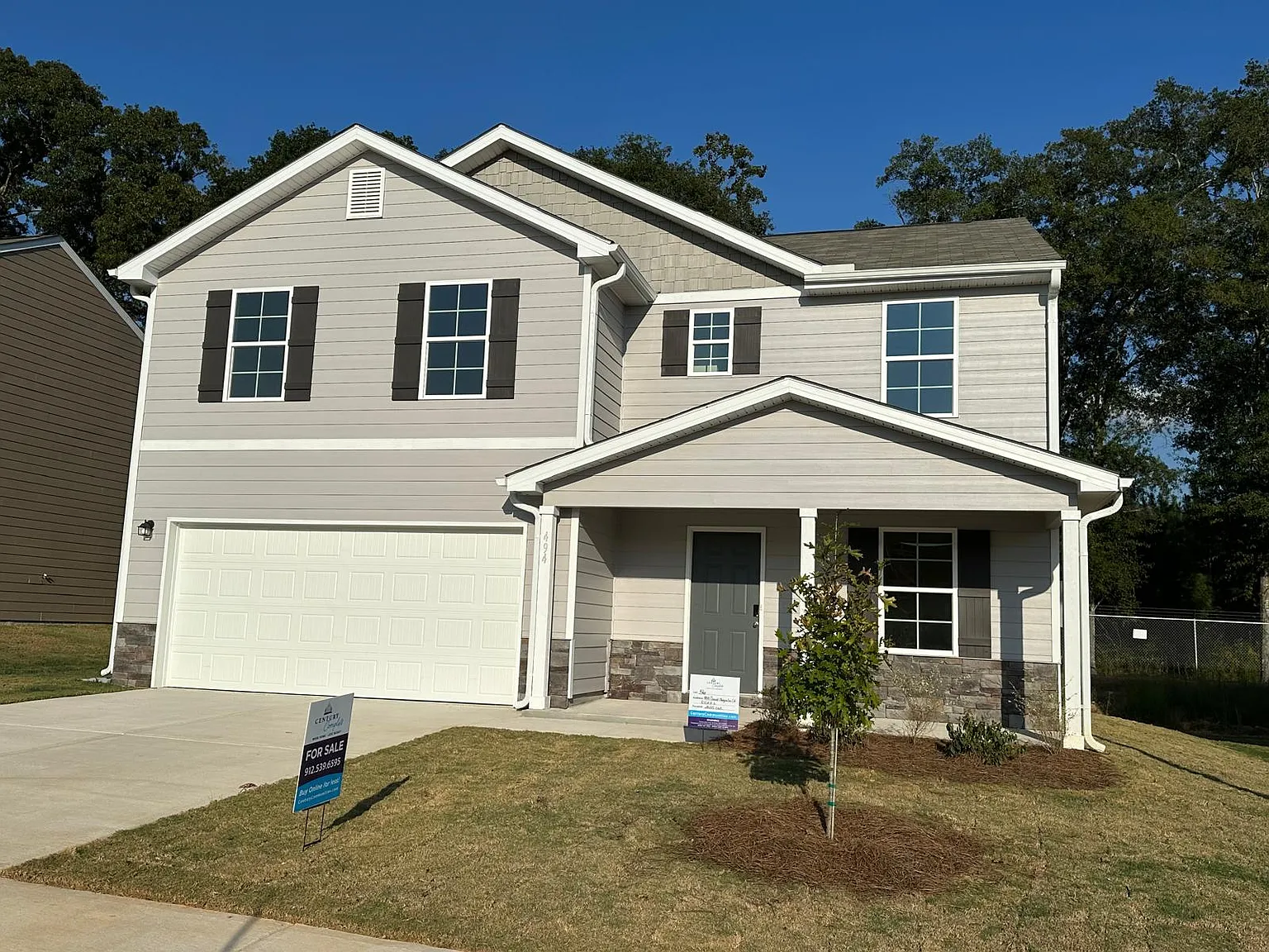 494 Grand Magnolia St exterior view