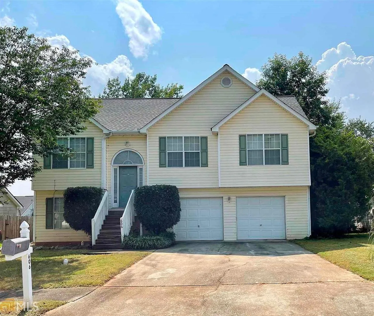 606 Fieldcrest Dr exterior view